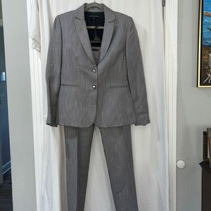 Antonio Melani Charcoal Linen Women’s Size 6 Suite